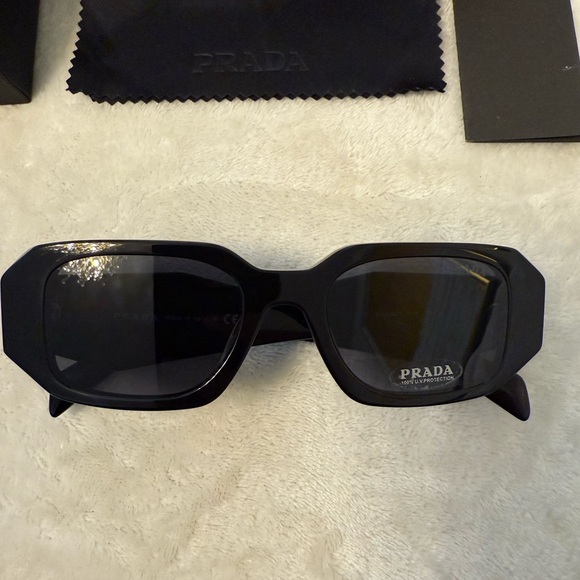 ❌SOLD❌Prada Black Sunglasses - Picture 8 of 14